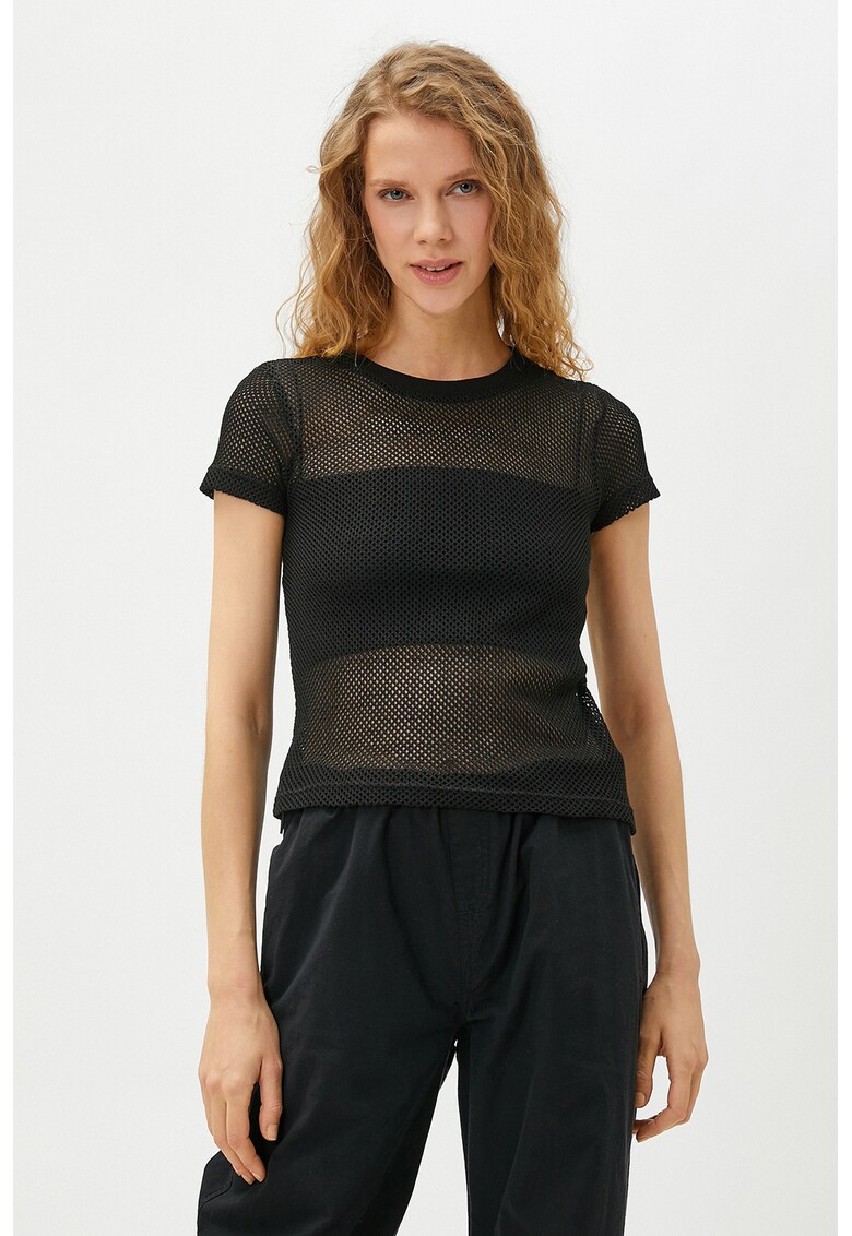 Tricou cu decolteu la baza gatului din plasa