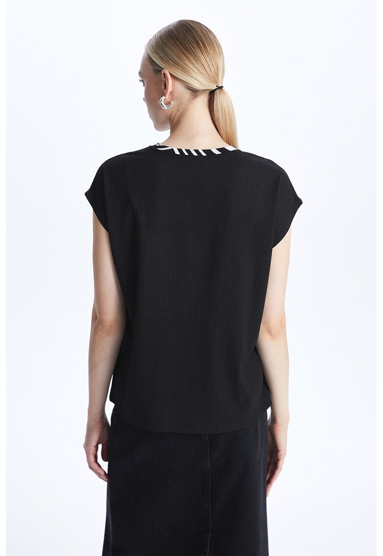 Bluza cu model geometric