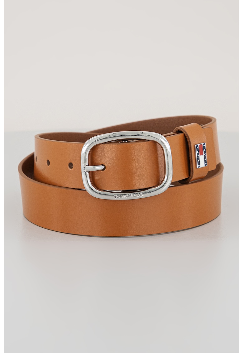 Curea de piele cu o catarama ovala