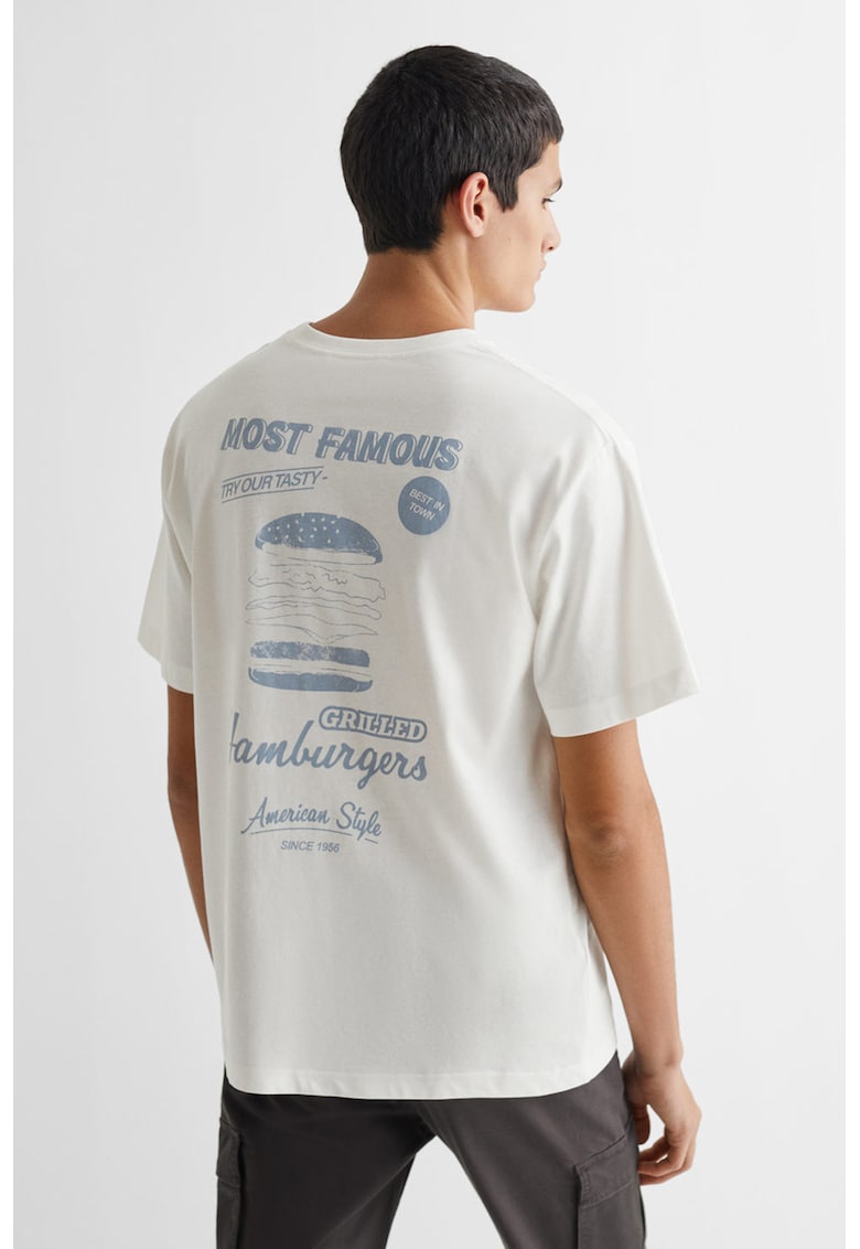 Tricou cu imprimeu si decolteu la baza gatului