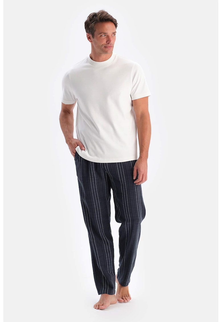 Pantaloni de pijama cu buzunare laterale si model in dungi
