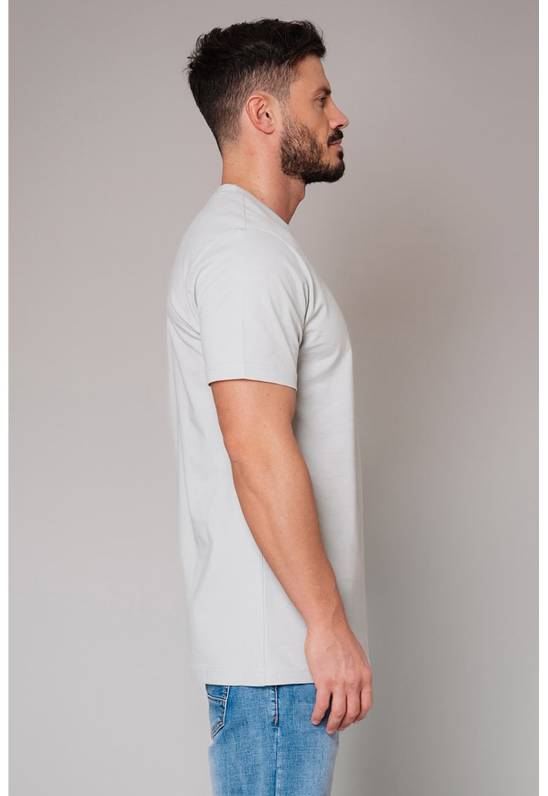 Tricou cu decolteu la baza gatului