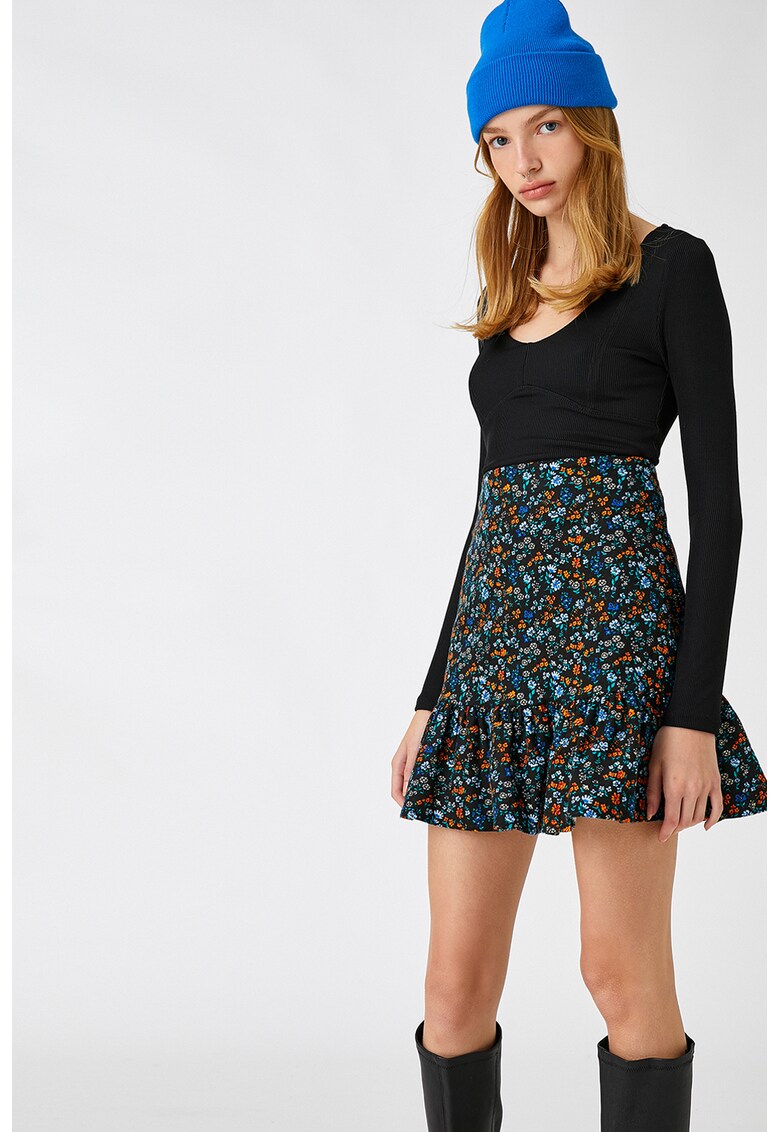 Fusta cu model floral si terminatie cu volane