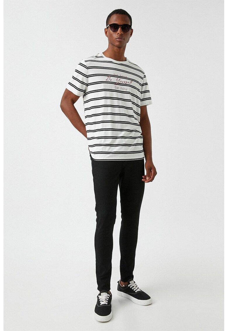 Blugi slim fit cu talie medie