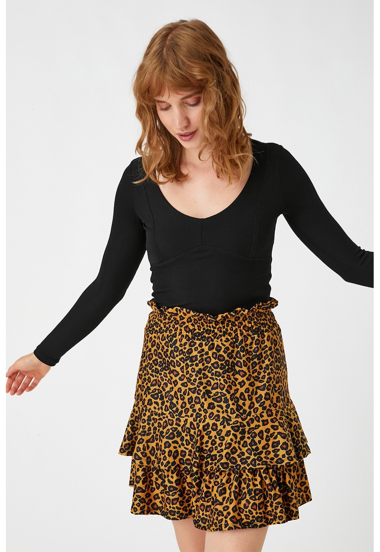 Fusta cu talie inalta si animal print