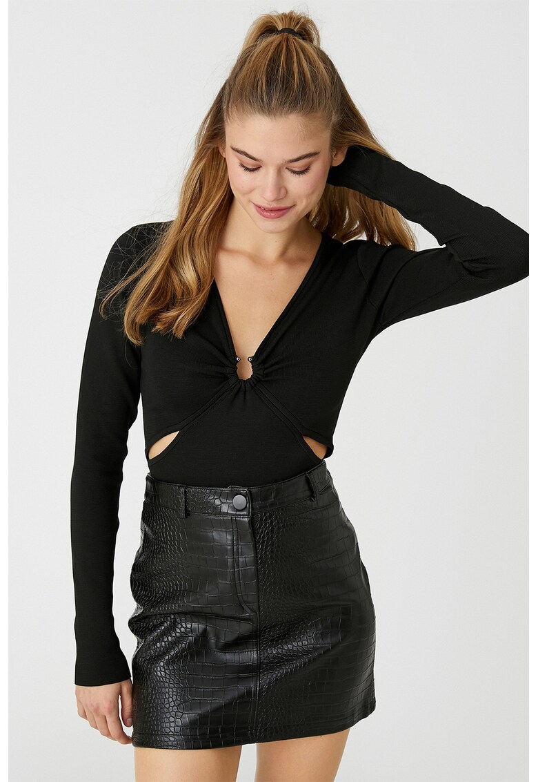 Bluza cu decolteu in V si decupaje
