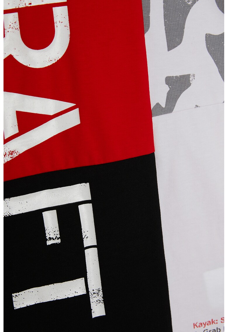 Tricou cu decolteu la baza gatului si model colorblock