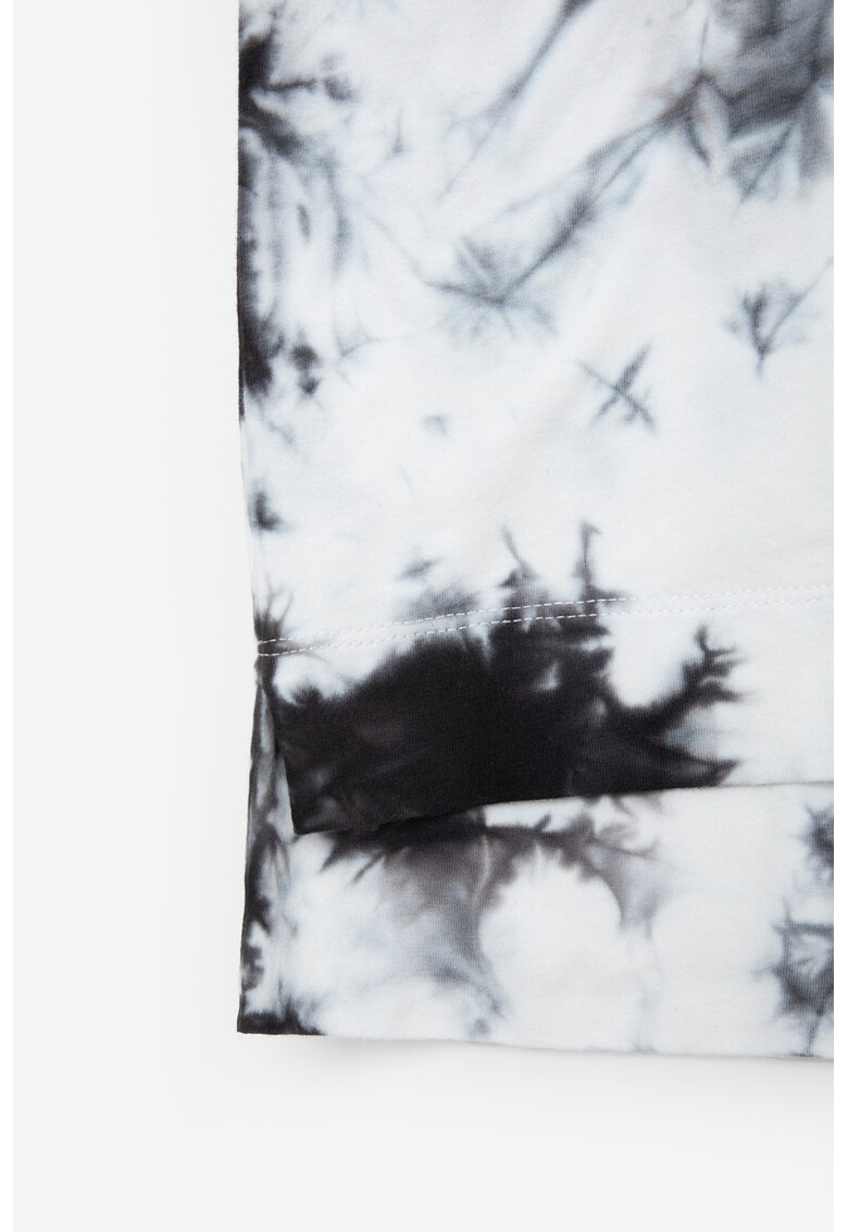 Tricou cu model si gluga