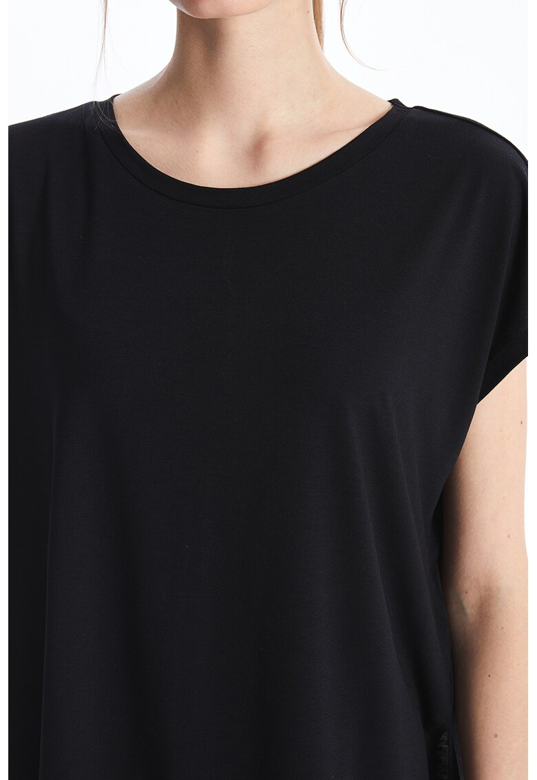 Tricou supradimensionat cu decolteu la baza gatului