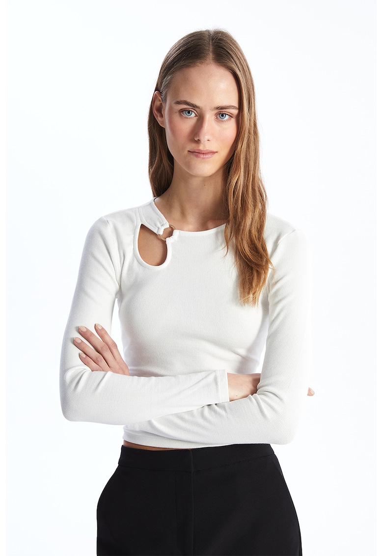 Bluza cu detalii decupate