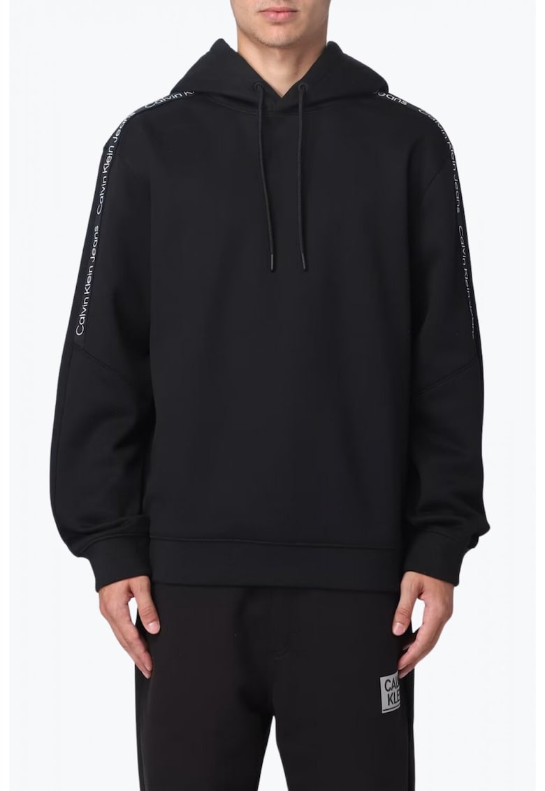 Hanorac barbati fara fermoar cu croiala Regular Fit negru Hanorac barbati fara fermoar cu croiala Regular Fit negru