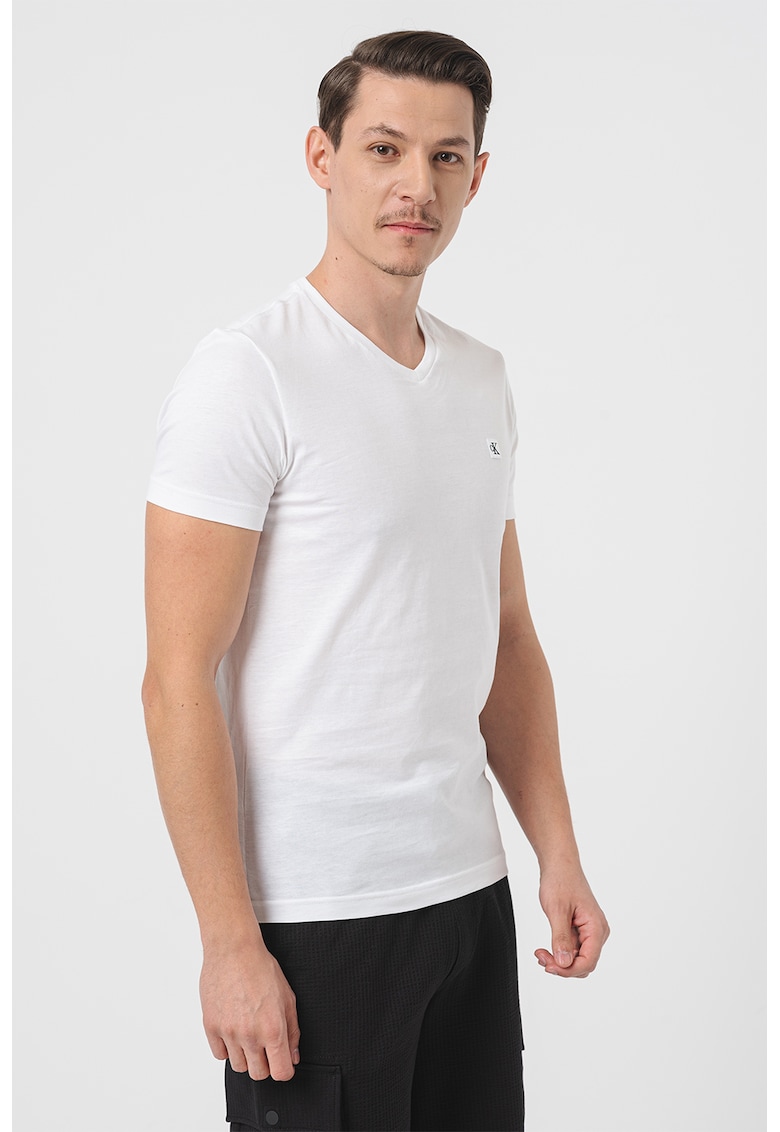 Tricou slim fit cu decolteu in V