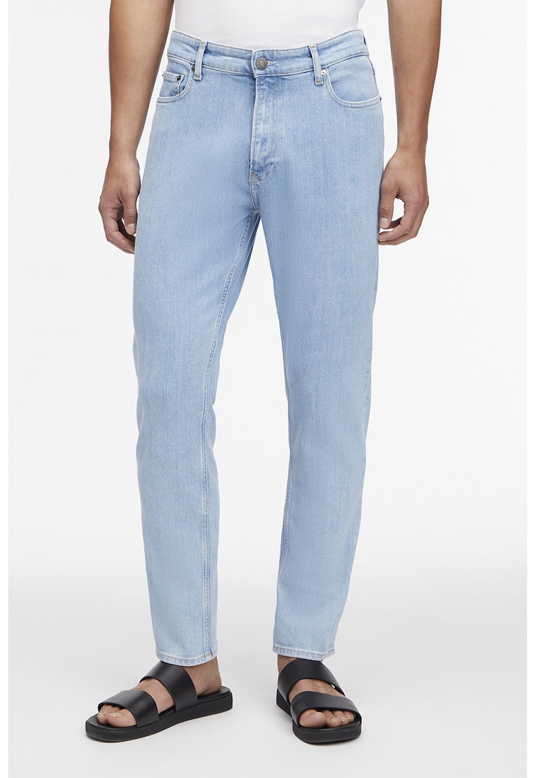 Blugi cu croiala conica