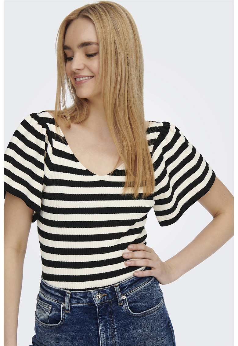 Tricou cu decolteu in V si dungi