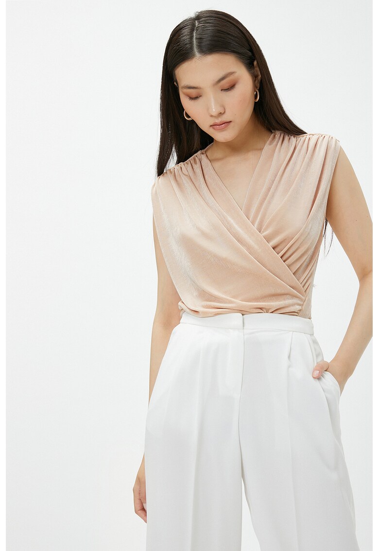 Top slim fit cu pliseuri