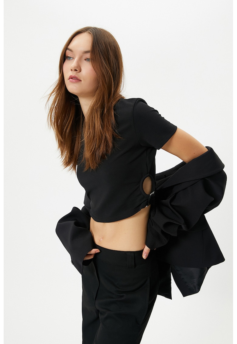 Tricou crop cu decupaje laterale