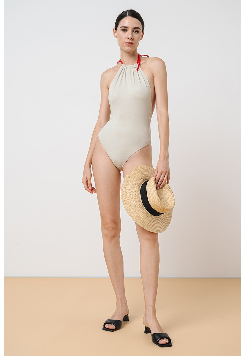 Costum de baie intreg cu spate decupat Costum de baie intreg cu spate decupat