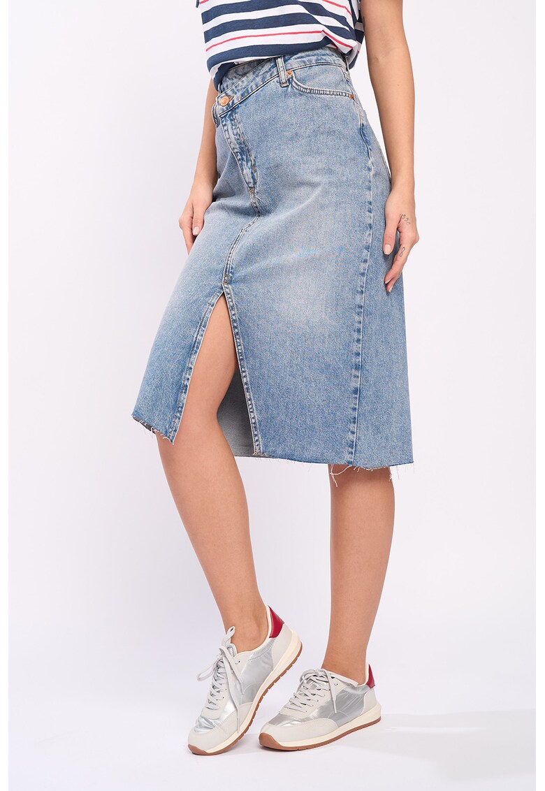 Fusta de denim cu slit frontal