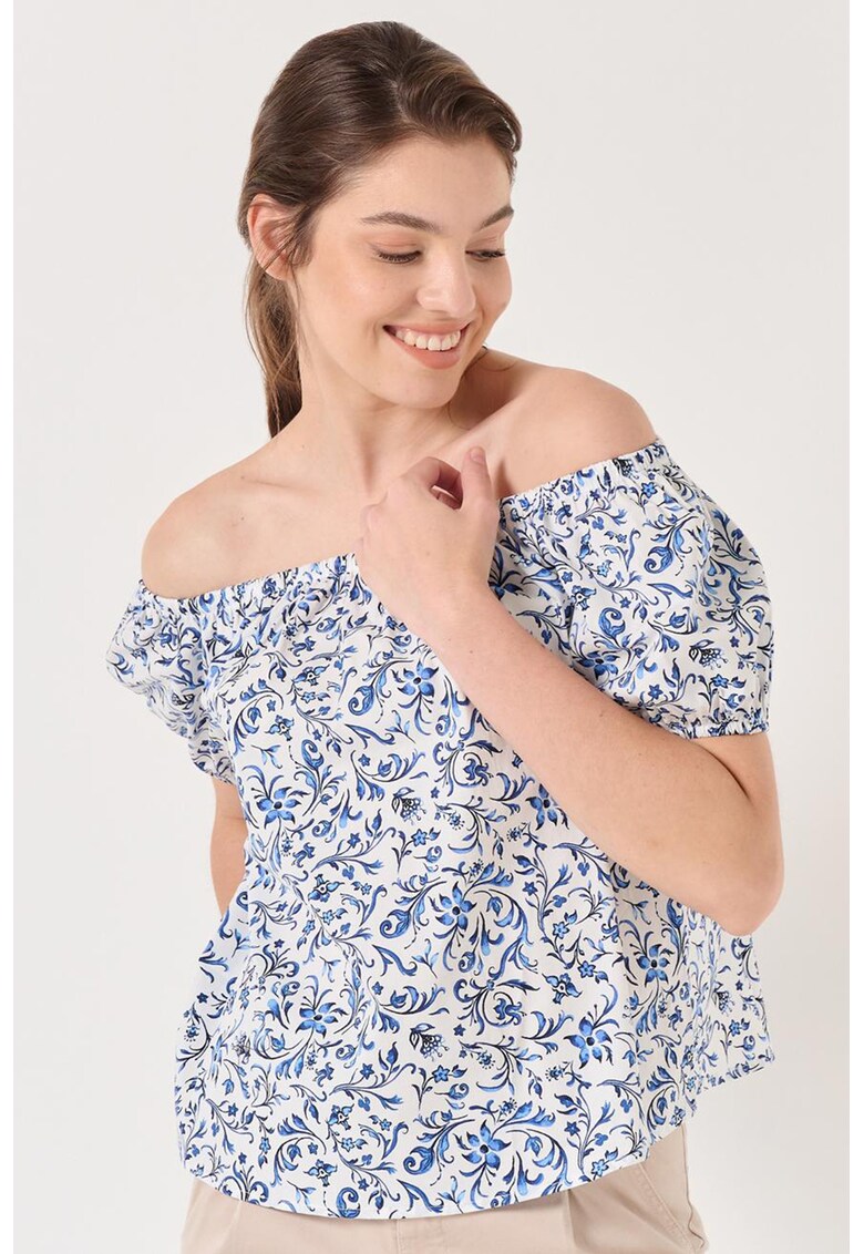 Rochie cu imprimeu si decolteu pe umeri