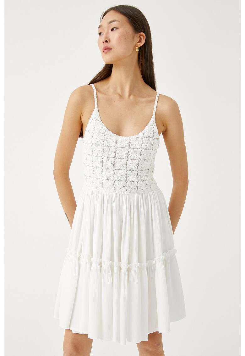 Rochie vaporoasa cu detaliu crosetat