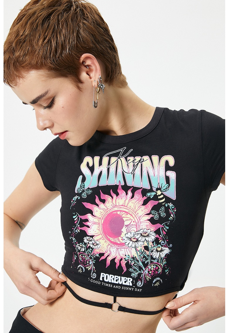 Tricou crop de bumbac cu imprimeu grafic Tricou crop de bumbac cu imprimeu grafic