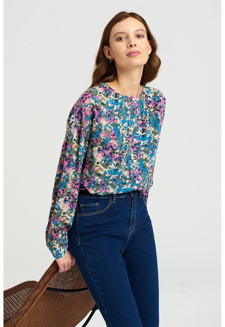 Bluza lejera cu mode floral