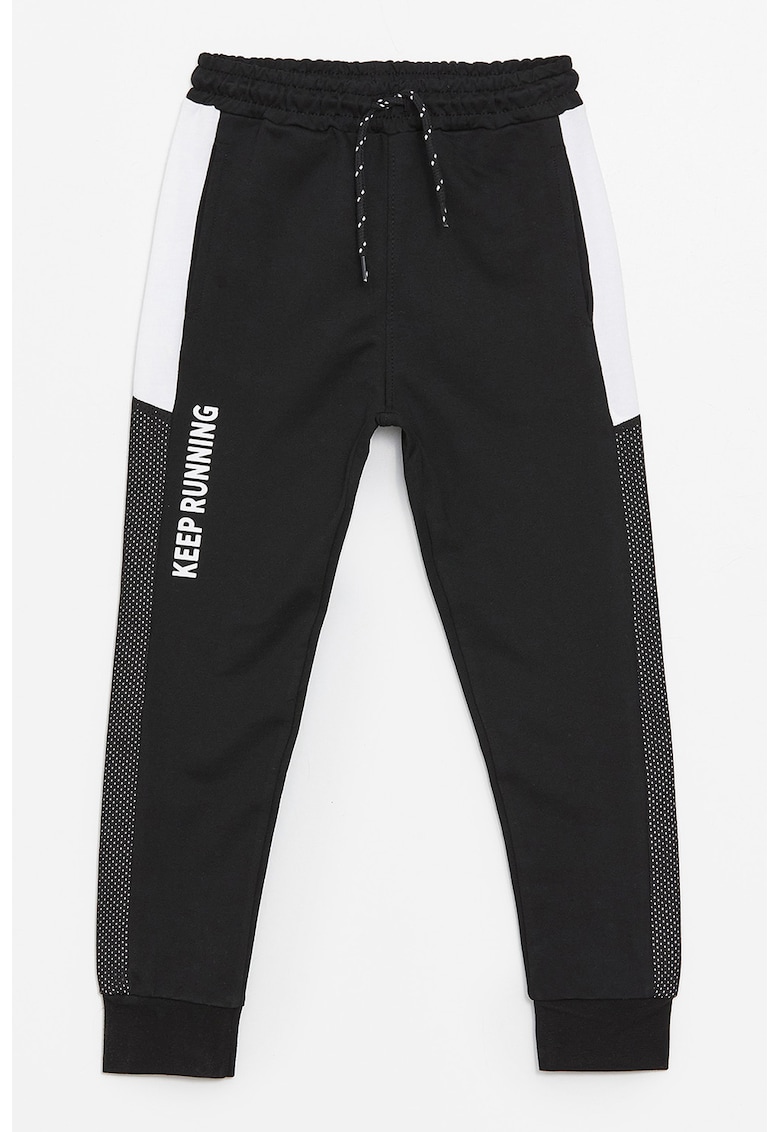 Pantaloni de trening cu segmente contrastante