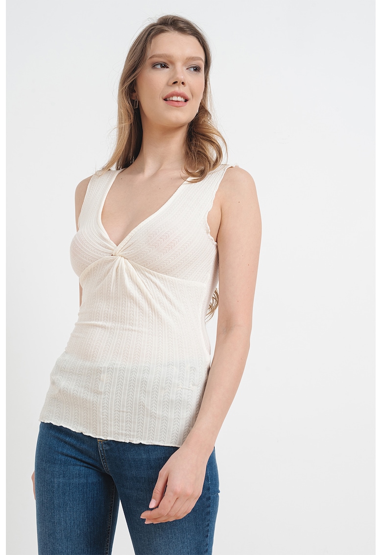 Top slim fit cu decolteu in V