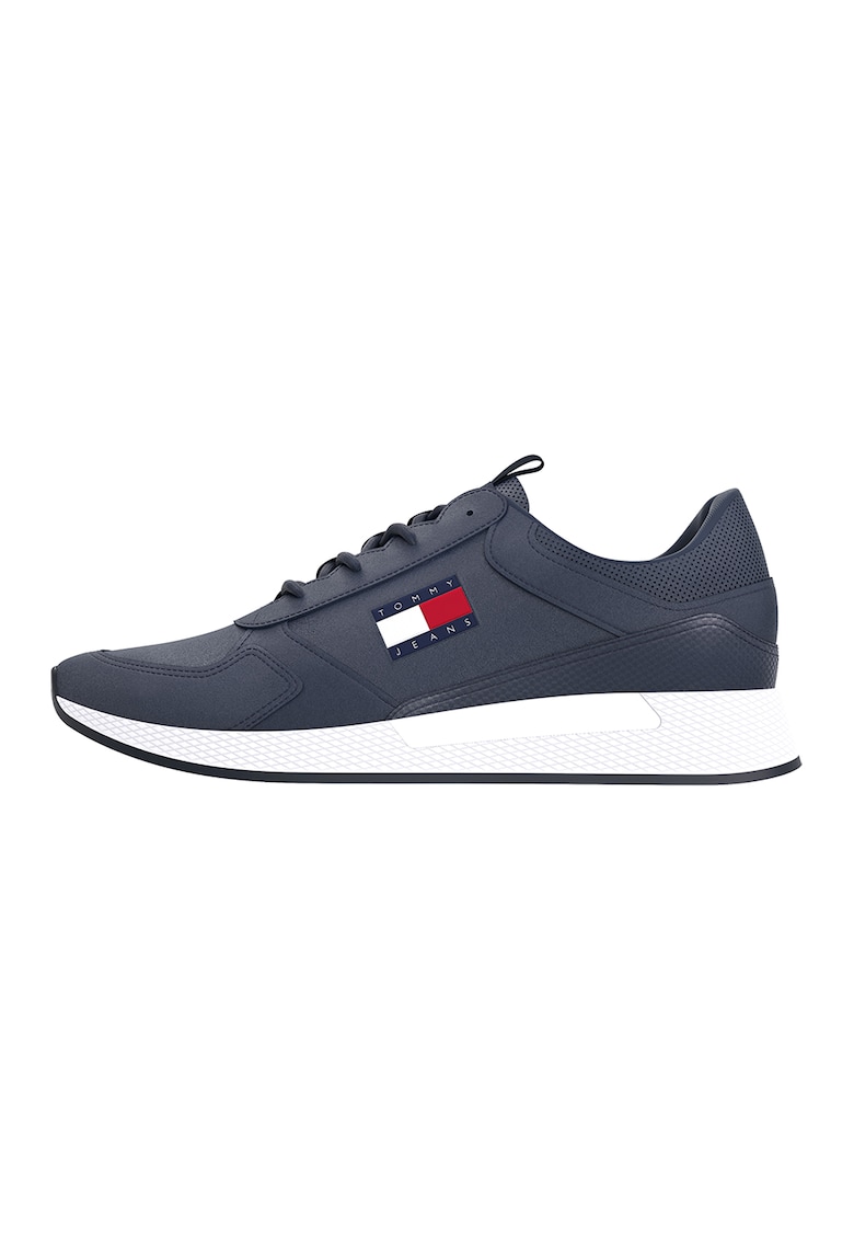 Pantofi sport cu sireturi si logo