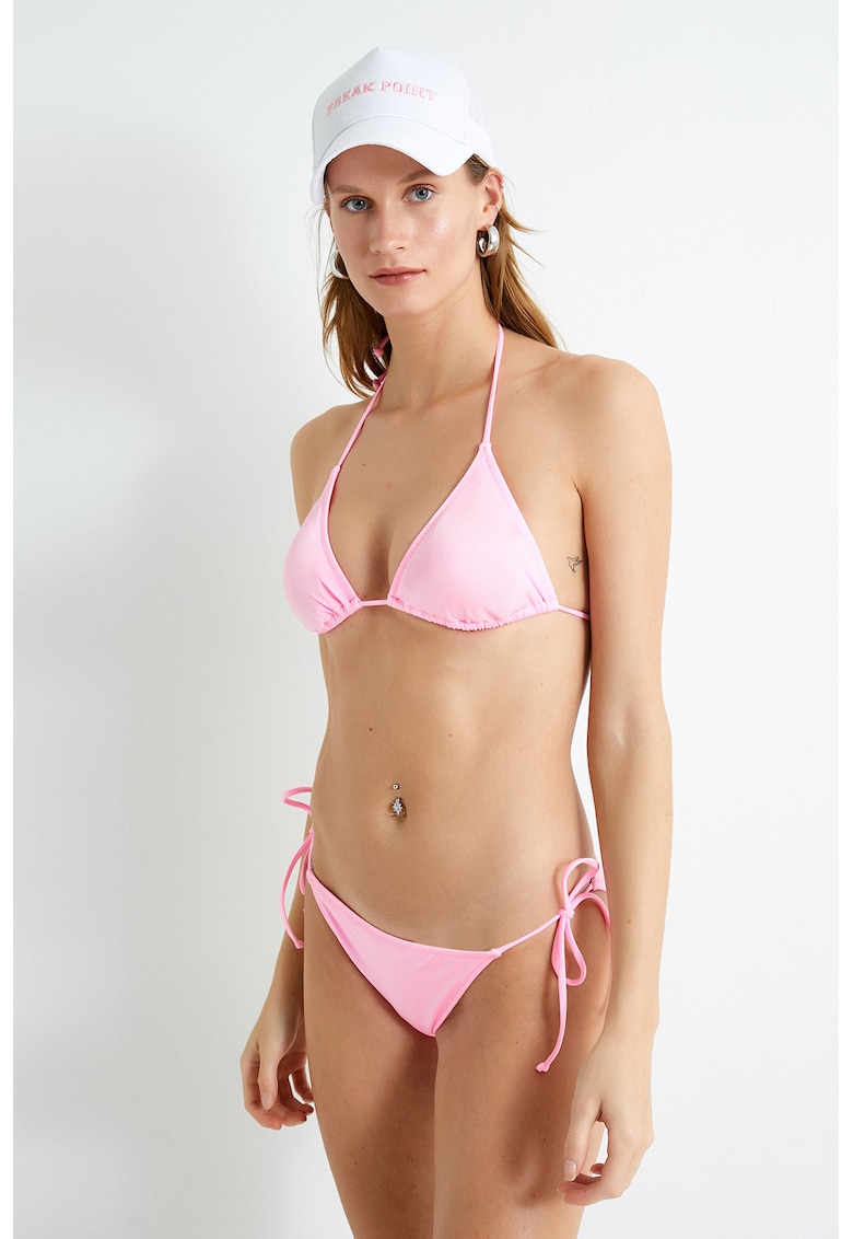 Sutien de baie cu cupe triunghiulare