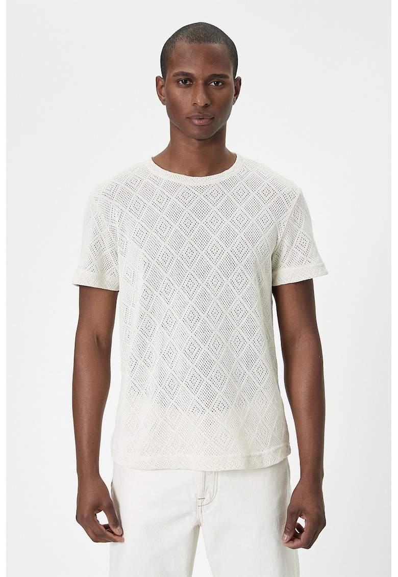 Tricou cu detalii cu perforatii