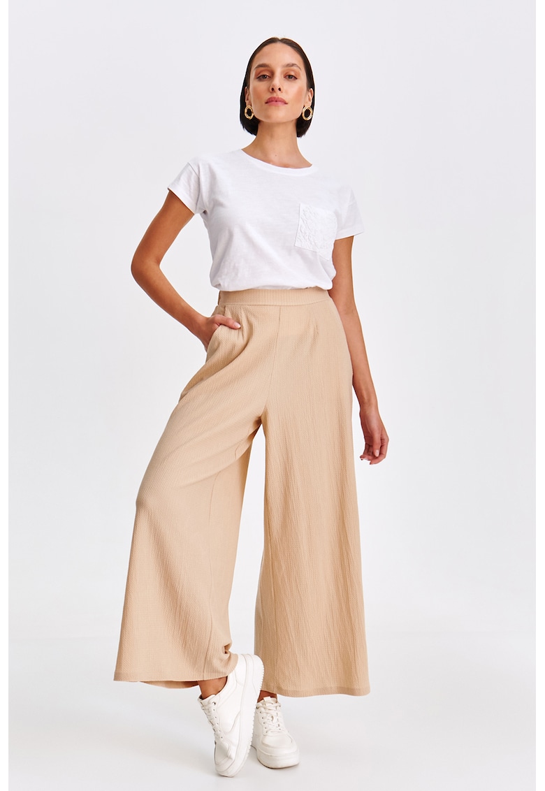 Pantaloni crop cu croiala ampla