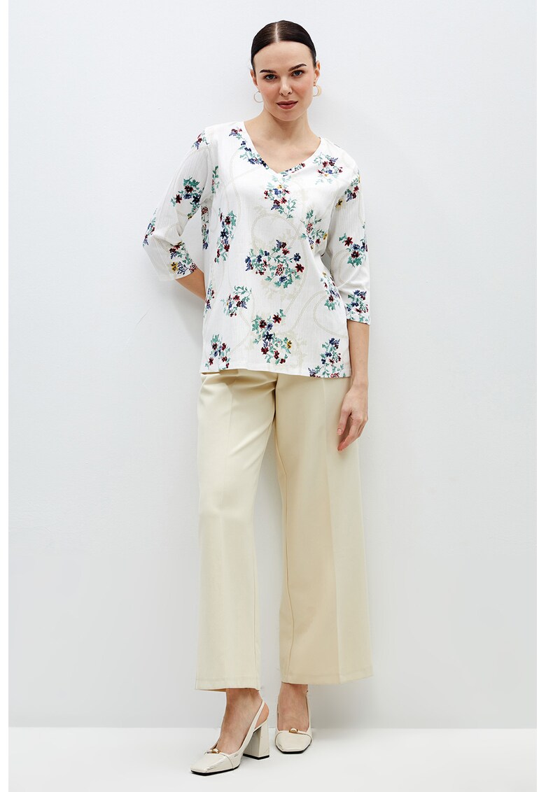 Bluza cu model floral si maneci 3/4