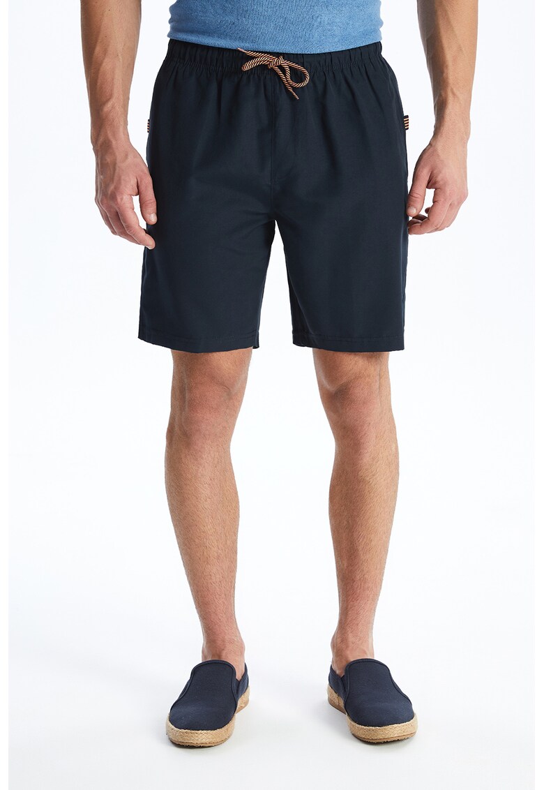 Pantaloni scurti cu talie ajustabila