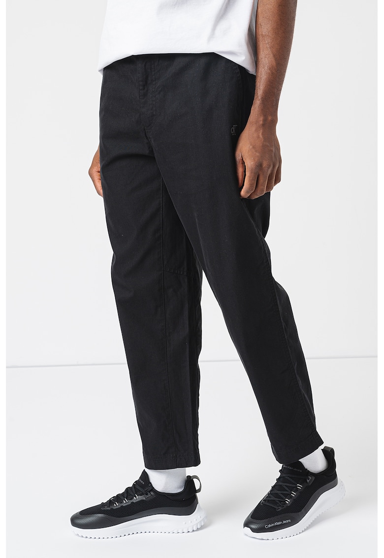 Pantaloni cu croiala dreapta si buzunare