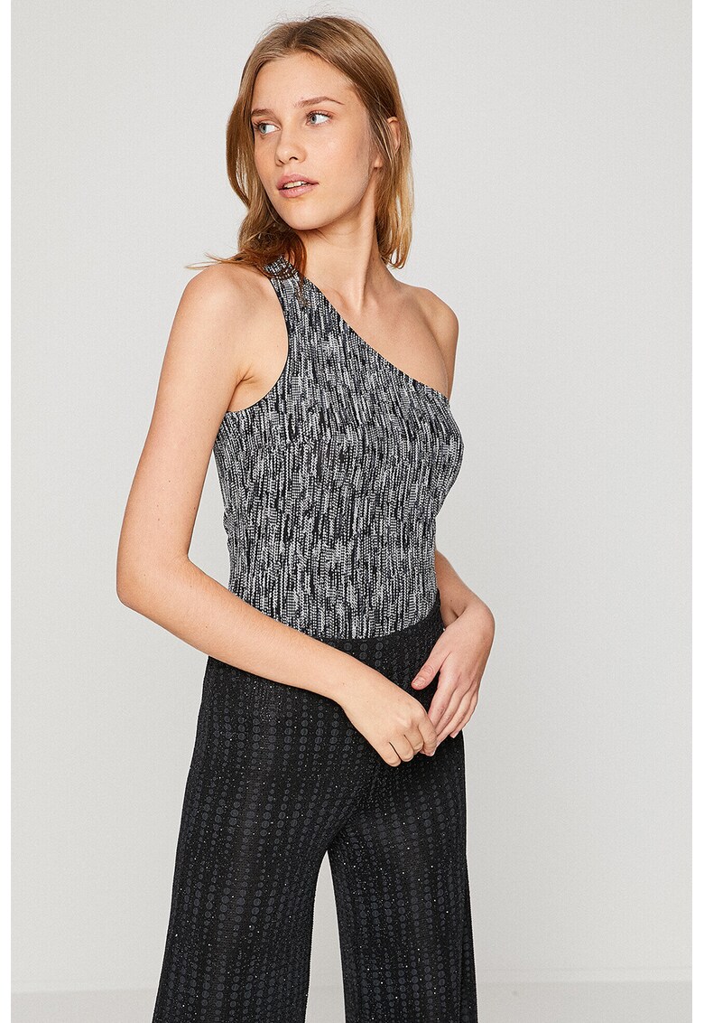 Bluza cu decolteu pe un umar