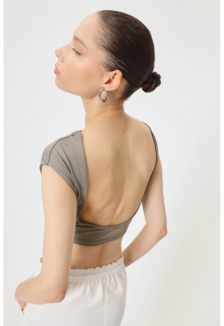 Tricou crop cu decolteu adanc pe spate