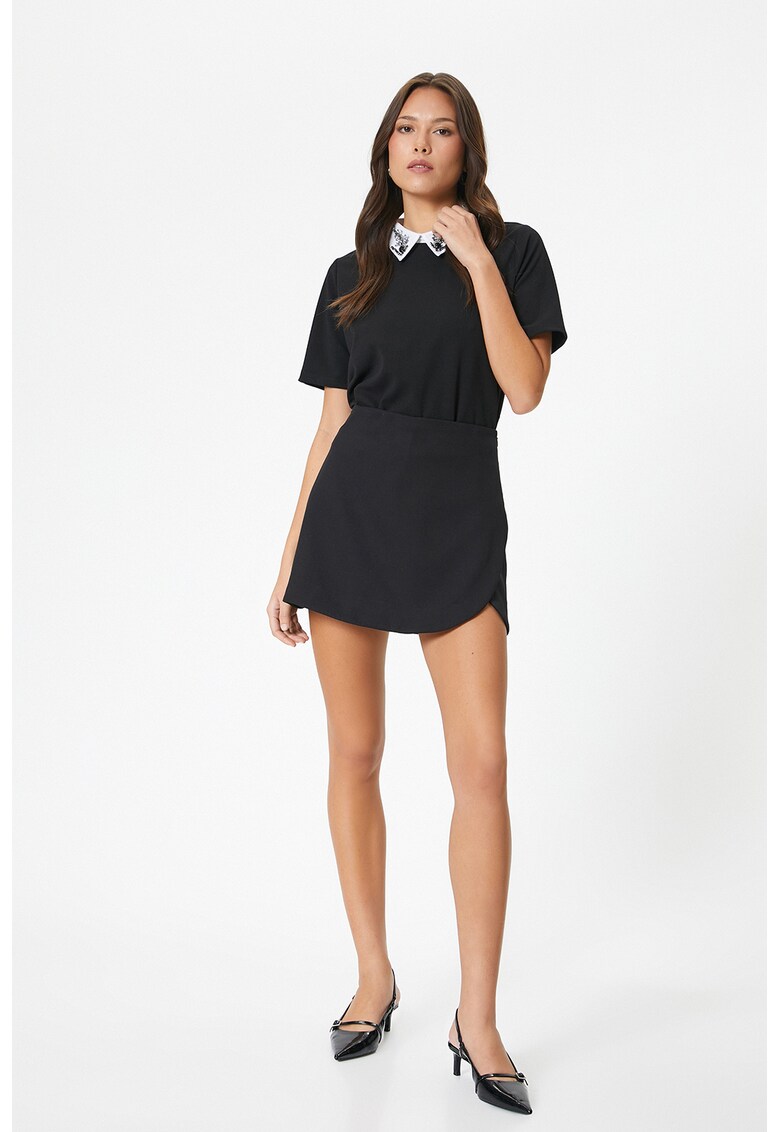 Bluza cu guler ascutit