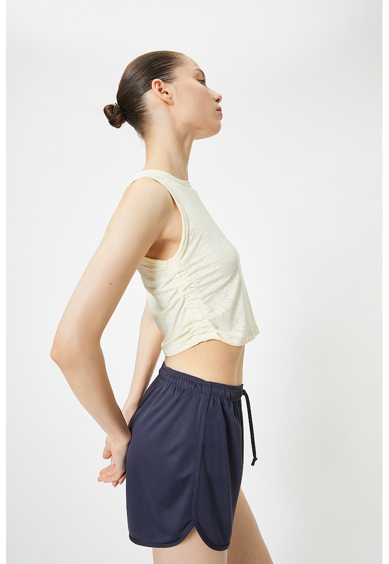 Top crop cu decolteu la baza gatului