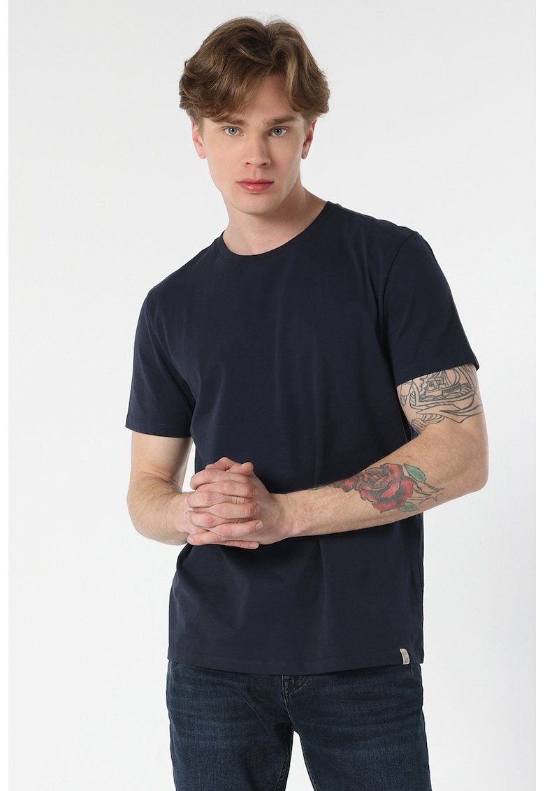 Tricou regular fit cu decolteu la baza gatului