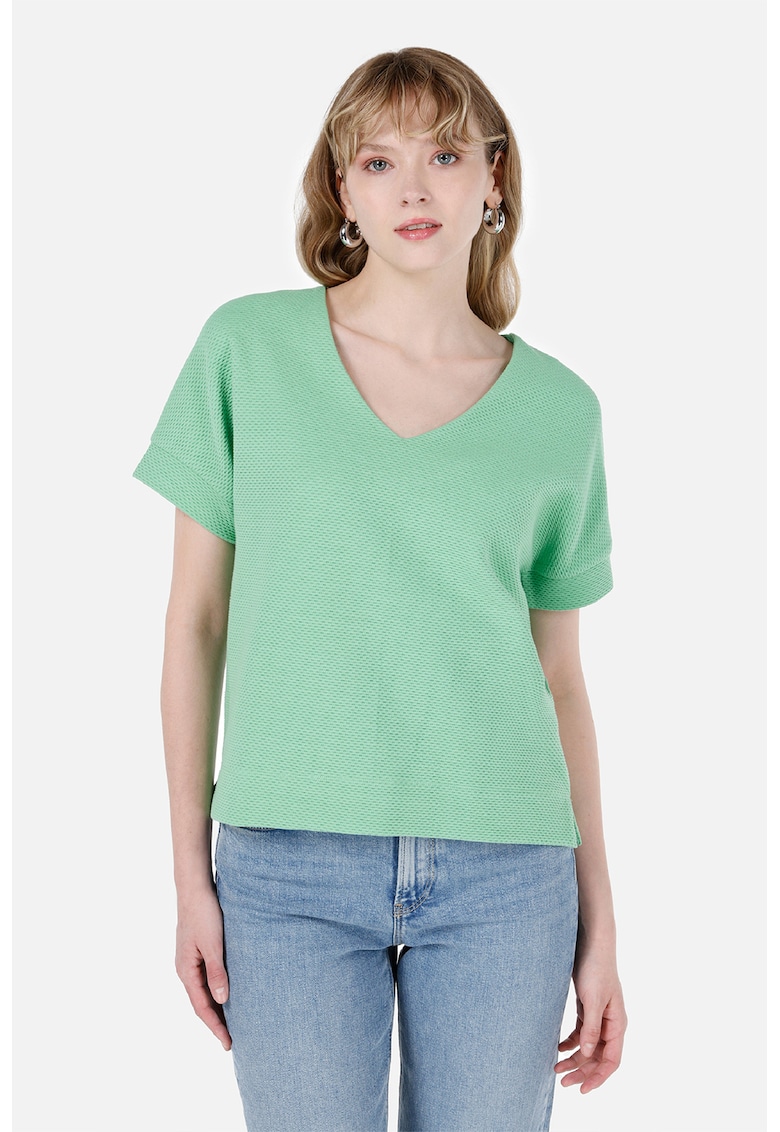 Tricou lejer cu decolteu in V si aspect texturat Tricou lejer cu decolteu in V si aspect texturat