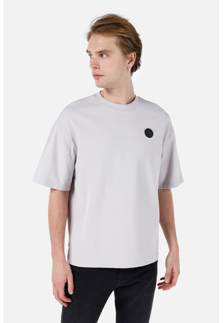 Tricou cu decolteu la baza gatului si model uni Tricou cu decolteu la baza gatului si model uni