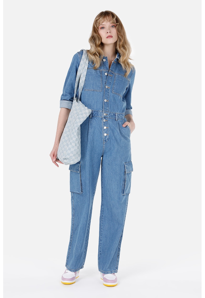 Salopeta din denim cu croiala ampla si buzunare cu clapa