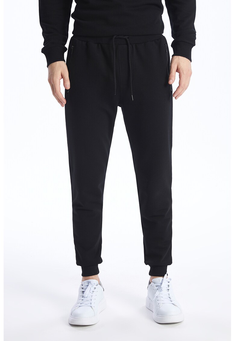 Pantaloni de trening cu snur si buzunare laterale