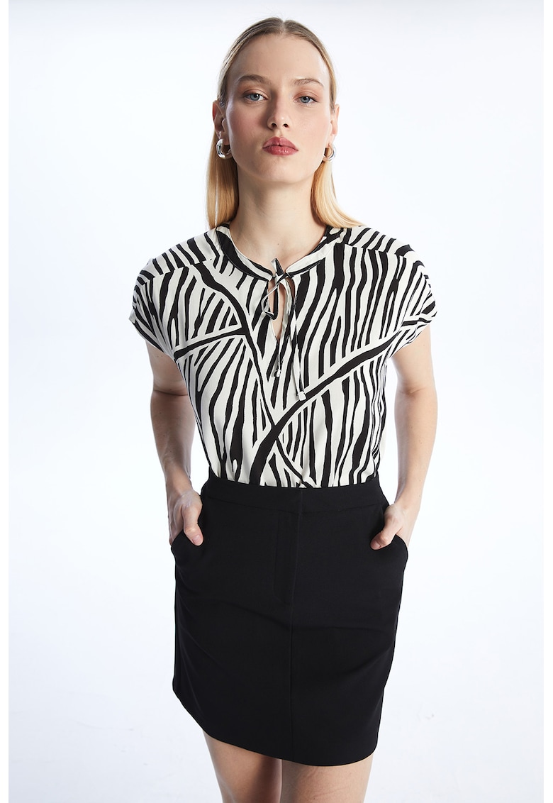 Bluza cu imprimeu si maneci scurte