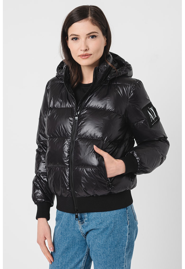 Geaca scurta cu umplutura de puf si gluga Geaca scurta cu umplutura de puf si gluga