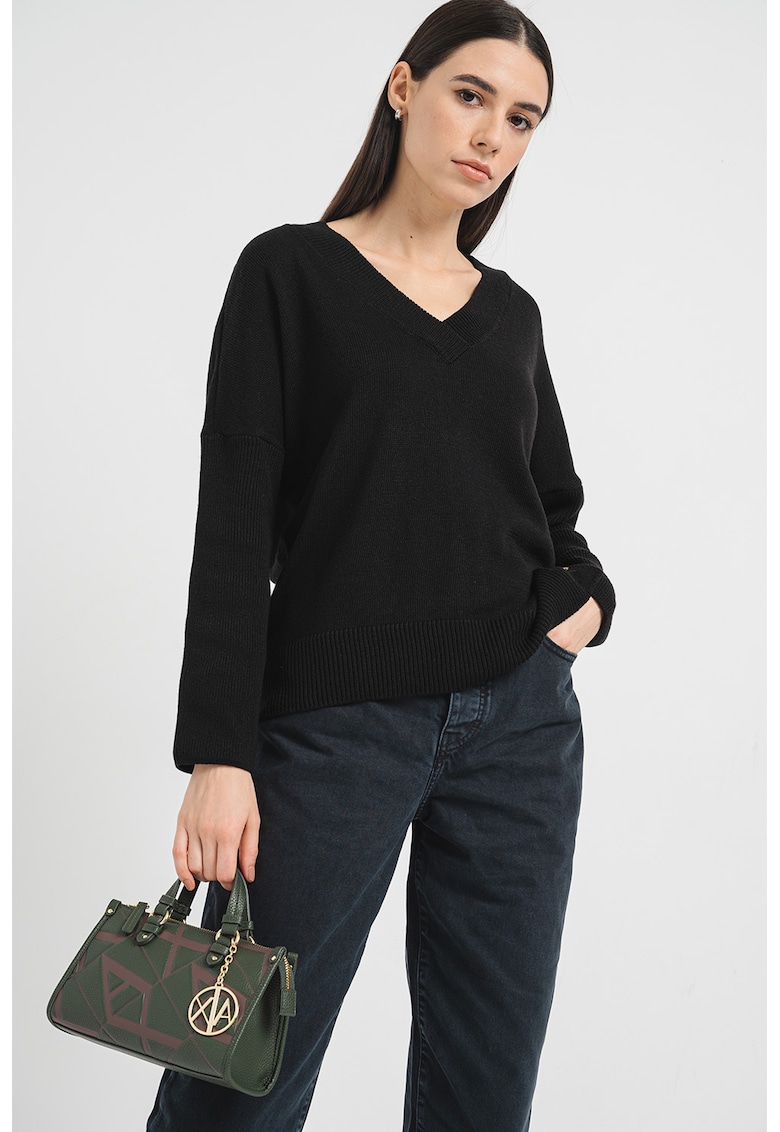 Pulover cu decolteu in V si maneci cazute