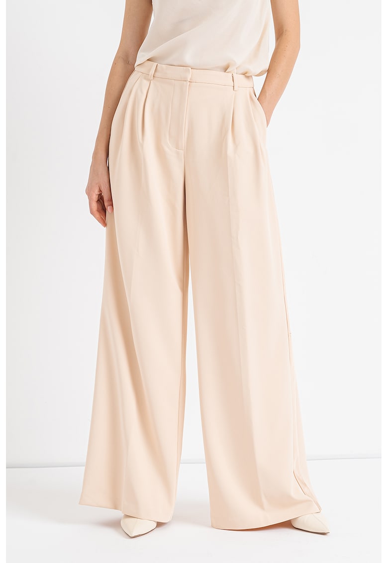 Pantaloni cu croiala ampla Pantaloni cu croiala ampla