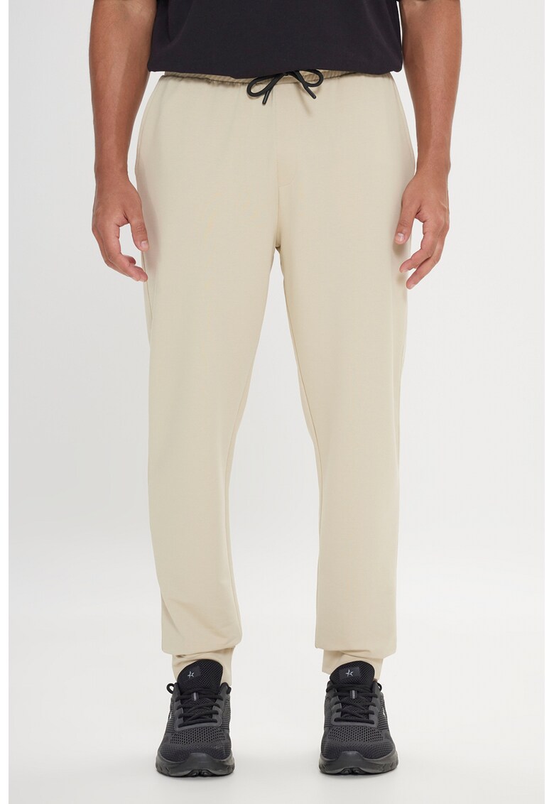 Pantaloni de trening uni cu buzunare laterale