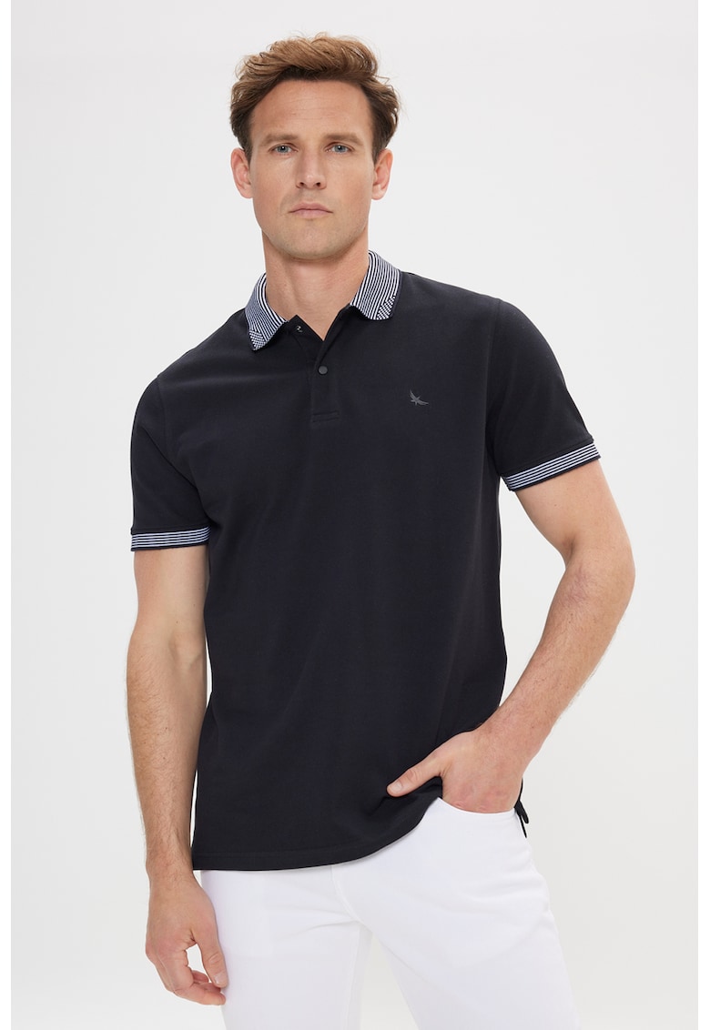 Tricou polo cu accente in dungi